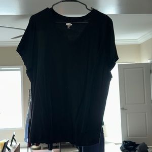 Black T shirt.